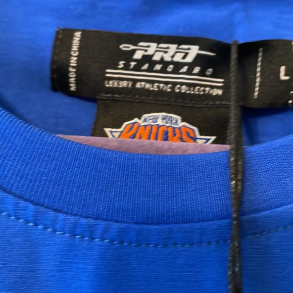 New York Knicks Size Large T Shirt. Brand New. - Picture 3 of 8
